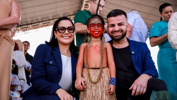 Mailza participa dos 112 anos de Tarauacá e celebra investimentos do governo no município